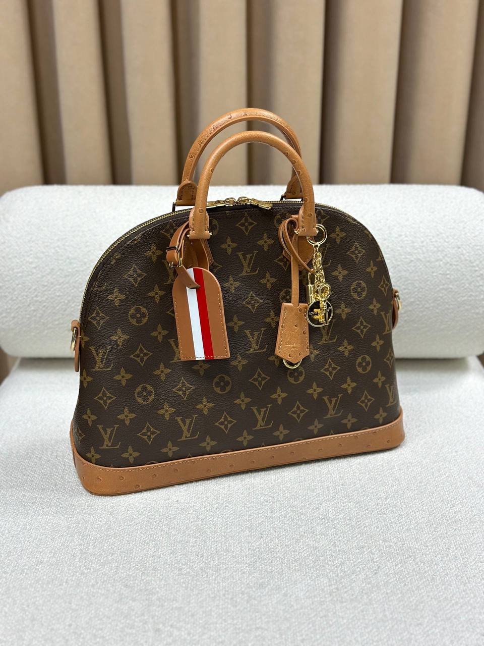 ouis Vuitton Alma MM Soft Celebration
