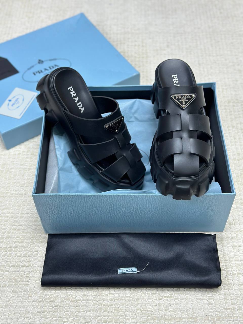 Γυναικεία παπούτσια Prada