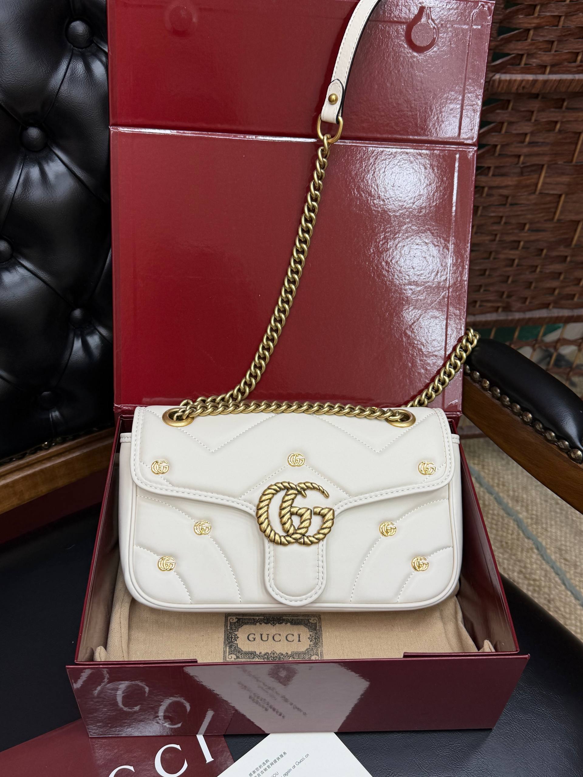 Gucci Marmont shoulder