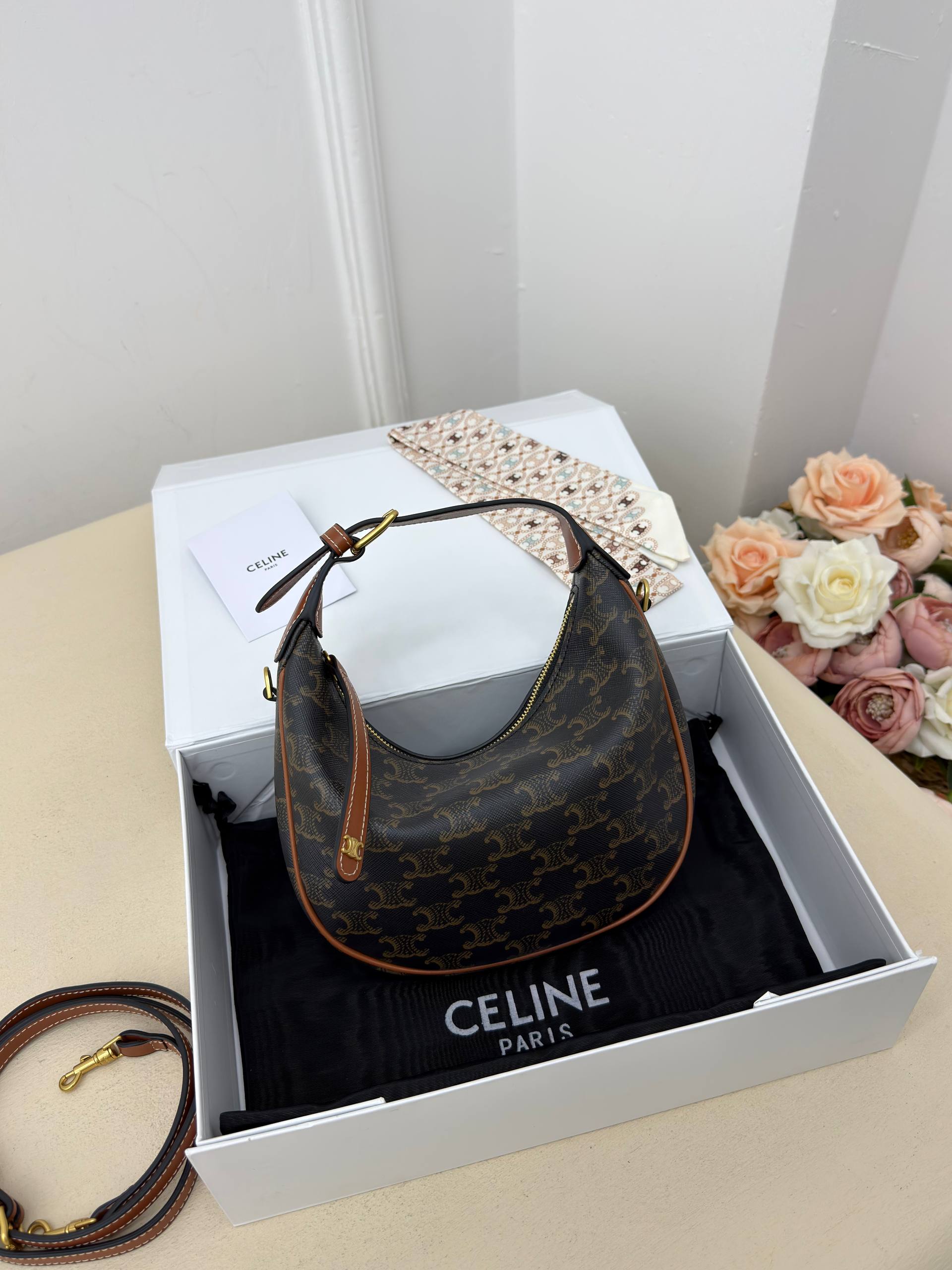 Teen Celine Lulu in Triomphe