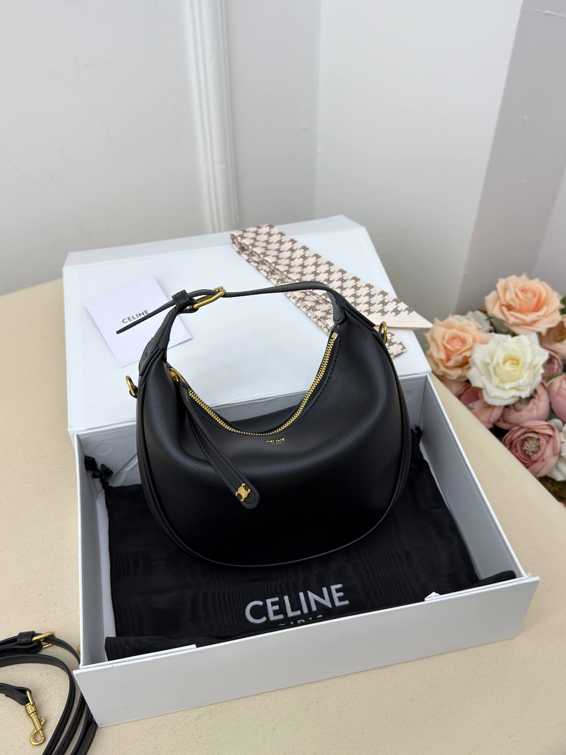 Teen Celine Lulu in Triomphe