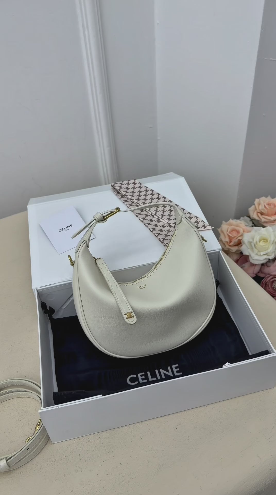 Teen Celine Lulu in Triomphe