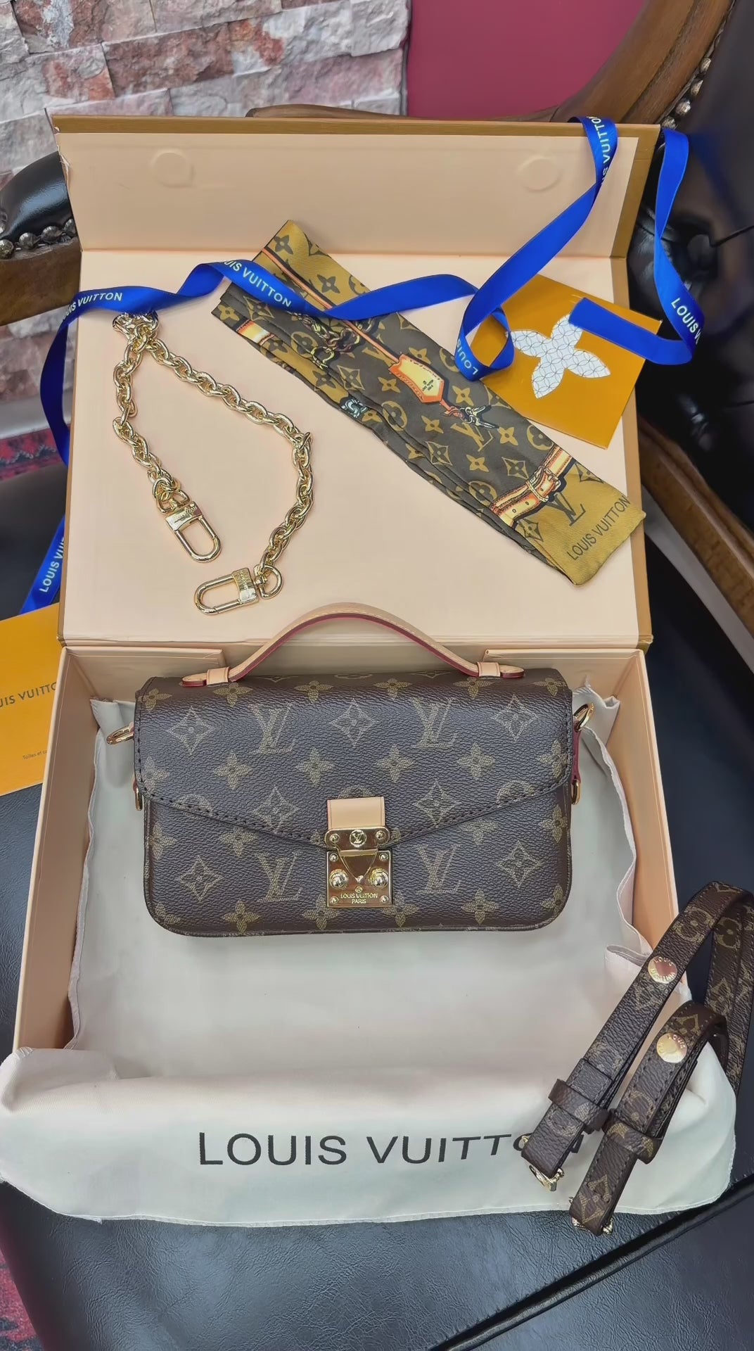 Louis Vuitton Pochette Métis East West bag