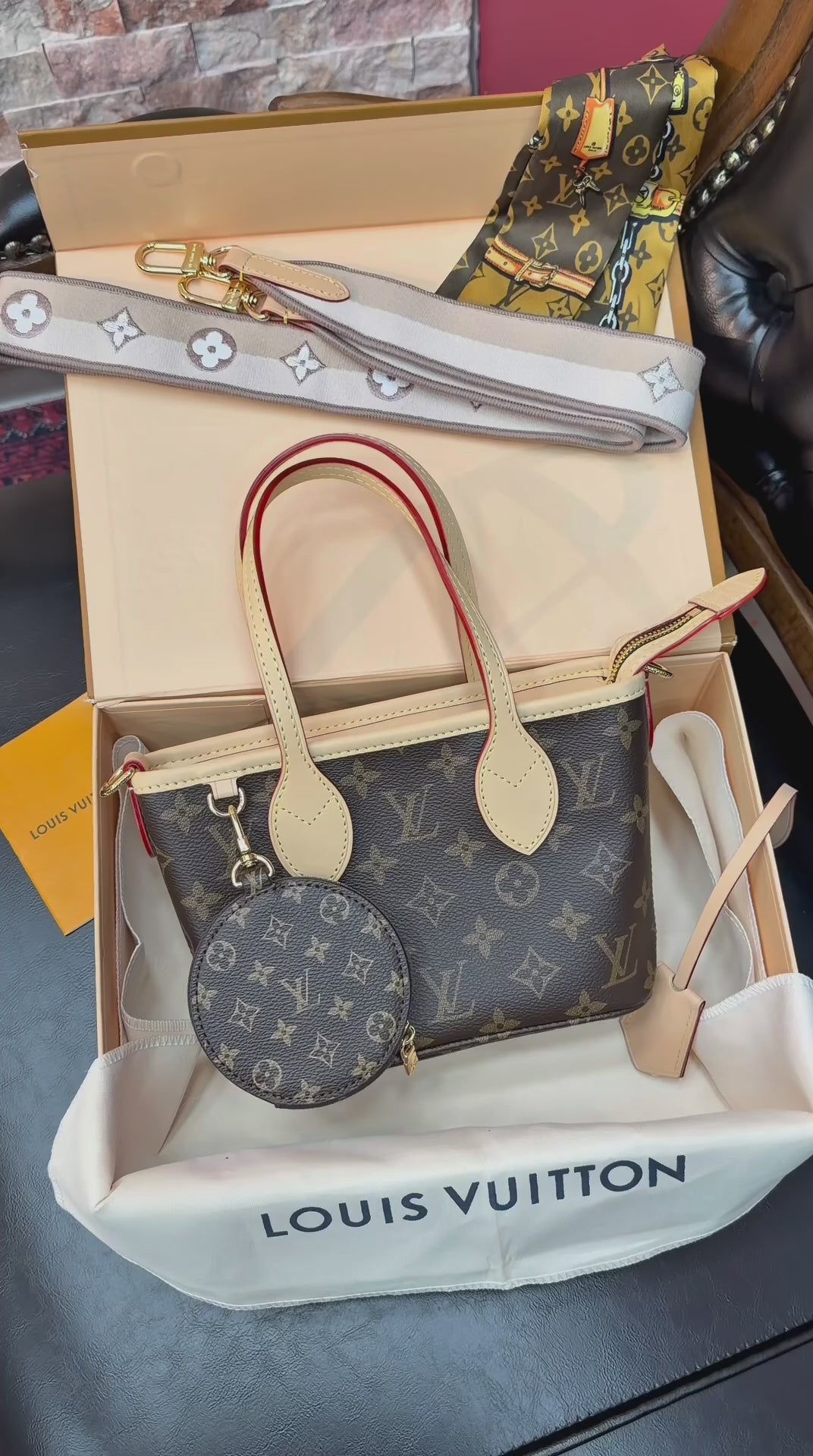 Louis Vuitton  Neverfull BB. Bag