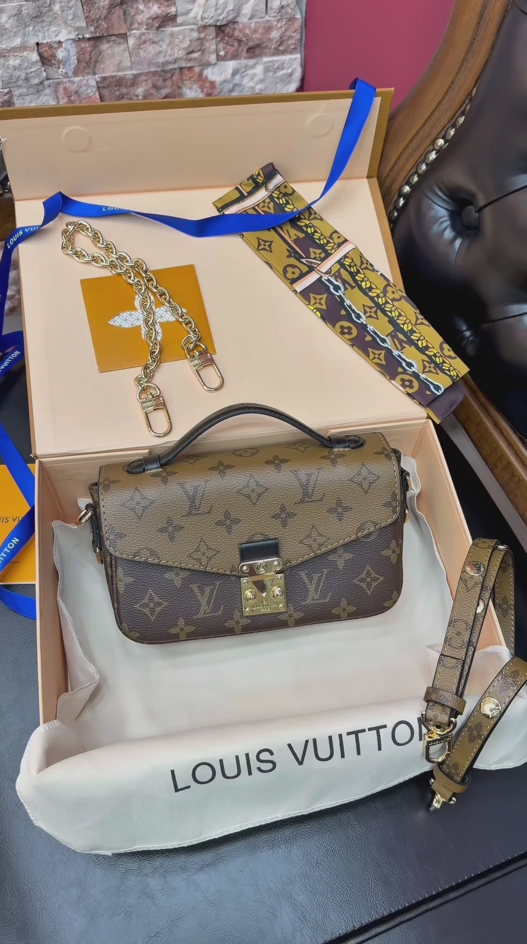 Louis Vuitton Pochette Métis East West bag